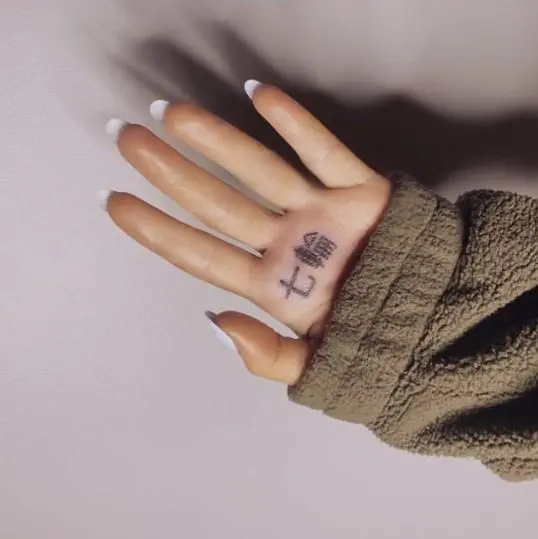 what does ariana grande's chinese tattoo say